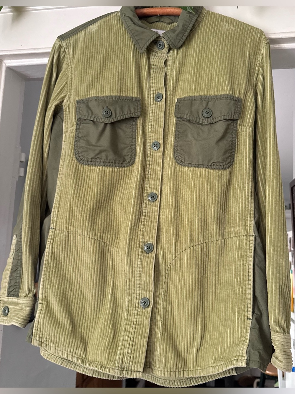 LL Bean Jacket Womens Medium Green Corduroy Button Front shacket as is two toned